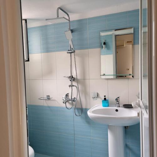 Φωτογραφία από το άλμπουμ του Apartments Luis σε Εξαμίλι
