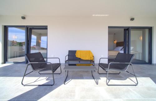 Elegant Villa Chiara with pool