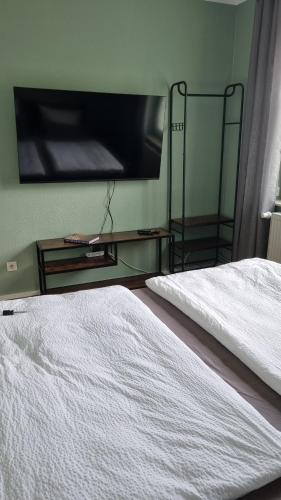 Кровать или кровати в номере Design Apartment, Klimaanlage, privat Parkplatz, Wallbox, NETFLIX, DominosPizza