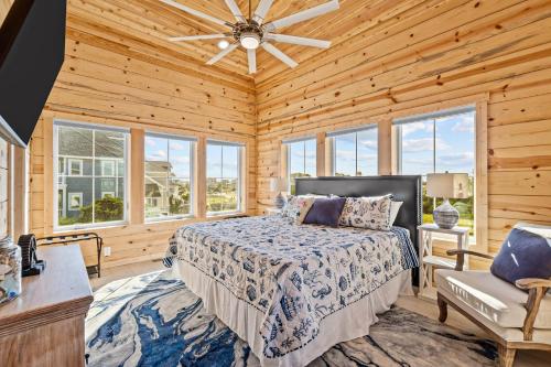 a bedroom with a bed and a ceiling fan at Marianne’s in Avon