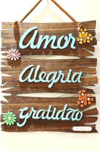 a wooden sign with the words num argentinaariaaria at Pousada Recanto Beach House - Cabo Frio - RJ- Unamar- Cond Florestinha - 1 min a pé da praia in Tamoios