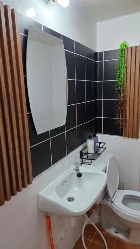 a bathroom with a sink and a toilet and a mirror at อิมแพ็ค เมืองทองธานี ห้องพักรายวัน Popular Condo T8 in Nonthaburi