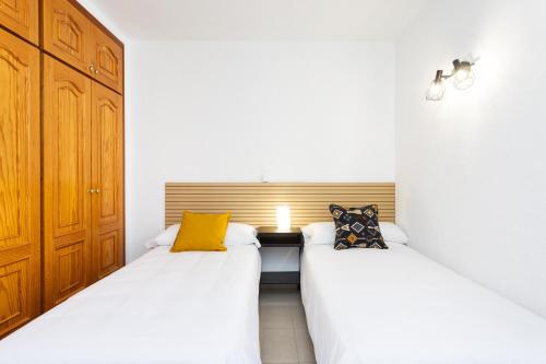 Home2Book Sunny Poolside Apt in Las Floritas