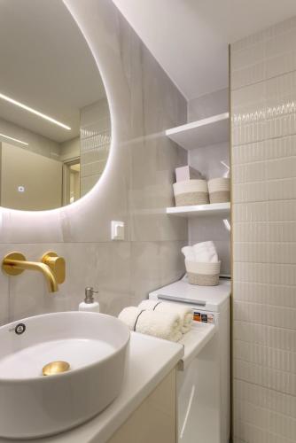 Elegant minimal studio in Kerameikos