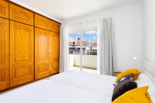 Home2Book Sunny Poolside Apt in Las Floritas