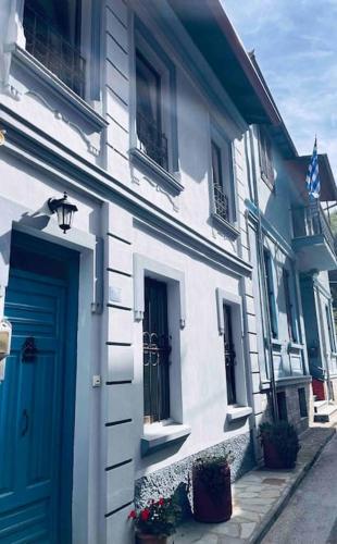 ΚΥΑΝΟΝ παραδοσιακή μονοκατοικία στην Φλώρινα