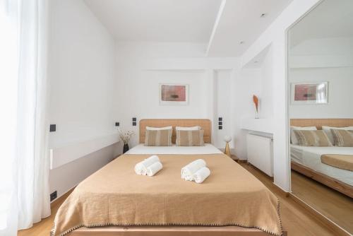 Modern 2BDR Flat w Hot Tub & Big Terrace in Plaka