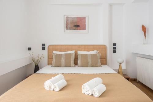 Modern 2BDR Flat w Hot Tub & Big Terrace in Plaka