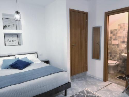 a bedroom with a bed and a bathroom with a toilet at San Giovanni Apartment in Catanzaro