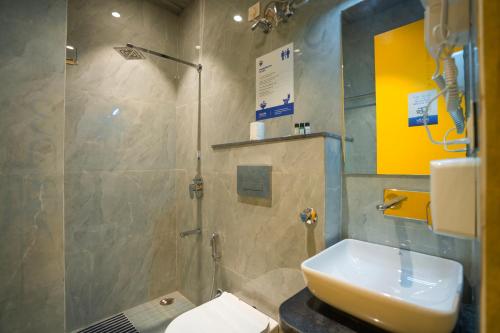 Un baño de Shalom Backpackers Jaipur