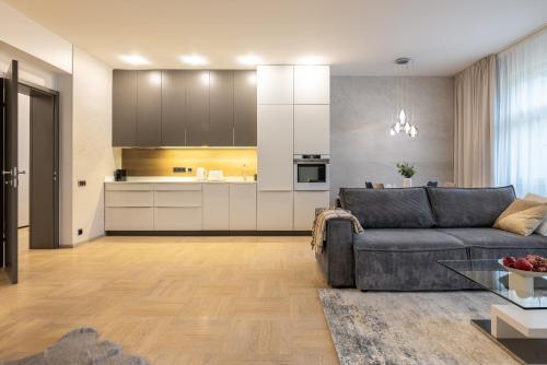 Chic & Central New Town Apartment by Subway