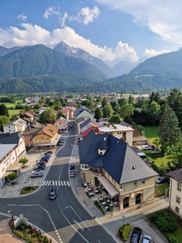 an aerial view of a small town with mountains at Cafe Zentral, Zimmer mit Frühstück in Kötschach