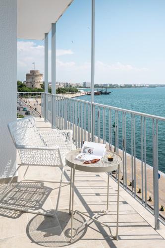 Primavera, Seafront 3BD Apt with Seaview