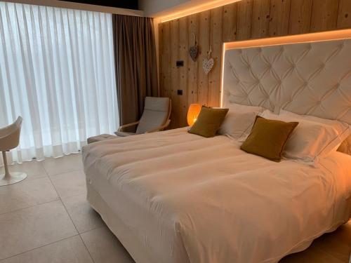a large white bed in a hotel room at Borghetto San Biagio Relais Agriturismo in Thiene