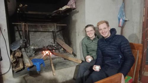 Επισκέπτες που μένουν στο homestay phố núi