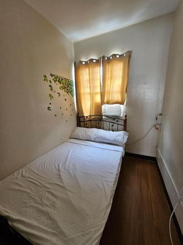 Postel nebo postele na pokoji v ubytování Alohas House