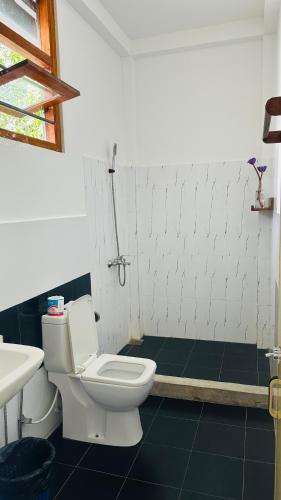 Un baño de The Point Mirissa