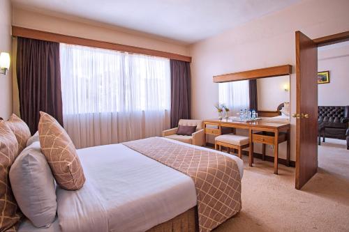 Postel nebo postele na pokoji v ubytování Sirikwa Hotel