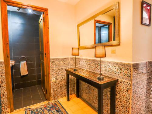 Salle de bains dans l'établissement Riad Mirabelle - Rooftop - 8 or 10 Px