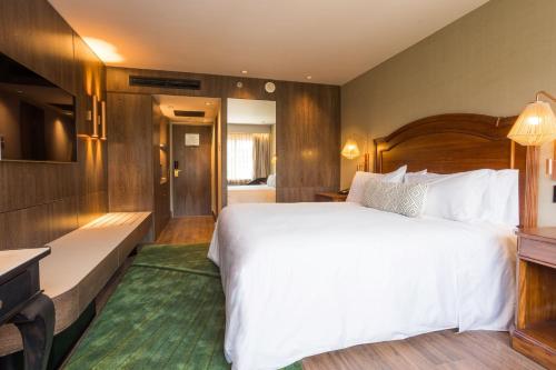 Ένα ή περισσότερα κρεβάτια σε δωμάτιο στο InterContinental Medellin - Movich by IHG