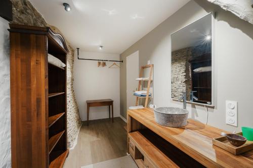 a bathroom with a sink and a mirror at Maison Plage Verger Cancale in Cancale