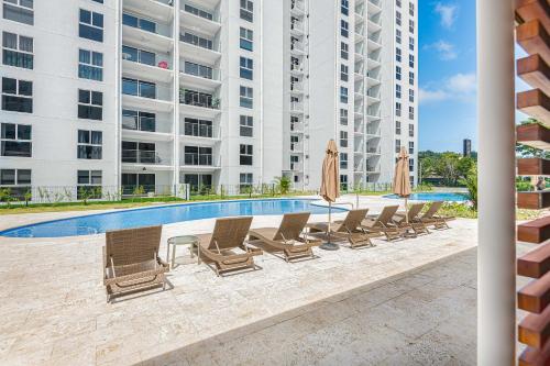 Upstay - 3BR New Condo in Jaco 5mins to Beachの敷地内または近くにあるプール