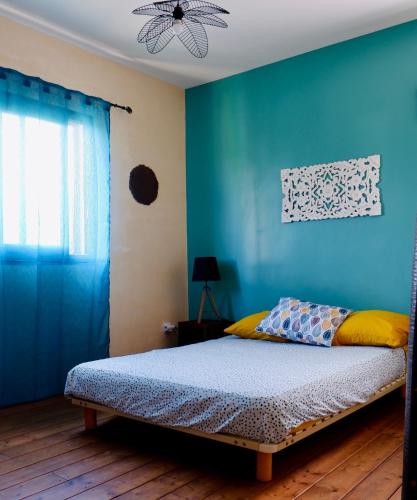 Postel nebo postele na pokoji v ubytování kaz à Nat - Chez L'Habitant