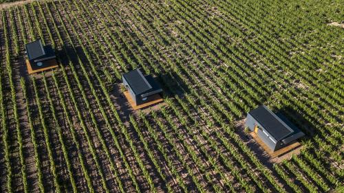 an overhead view of a farm field with two buildings at Posada Mawida in Maipú