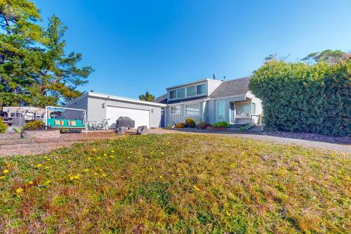a house with a grassy yard in front of it at Sea Esta in Fort Bragg