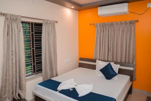 Ένα ή περισσότερα κρεβάτια σε δωμάτιο στο Kristi Guest House, Shantiniketan