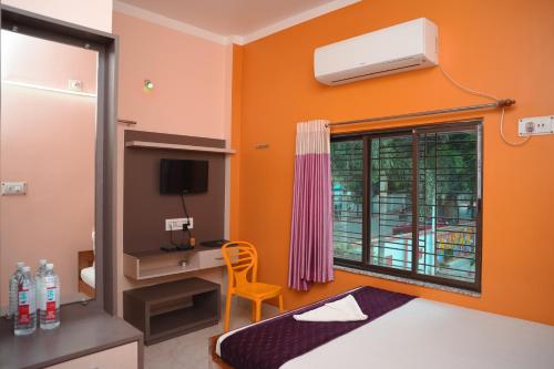 Ένα ή περισσότερα κρεβάτια σε δωμάτιο στο Kristi Guest House, Shantiniketan