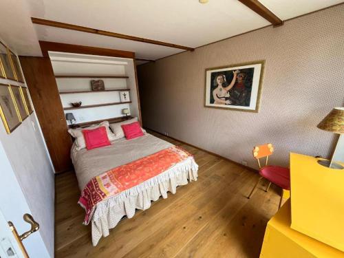 Postel nebo postele na pokoji v ubytování Bel appartement deux chambres à coucher Etrier