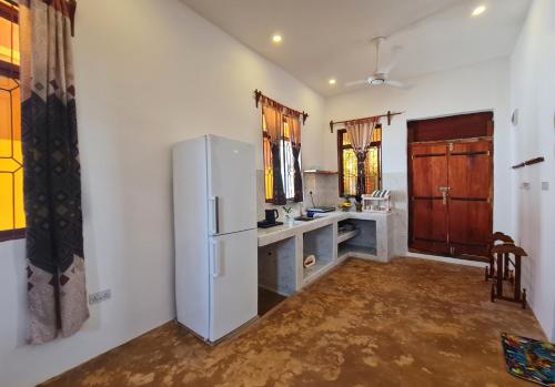 Cucina o angolo cottura di Apartments Zanz J&J Nungwi