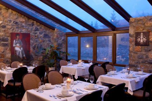 Restaurace v ubytování Domotel Neve Mountain Resort