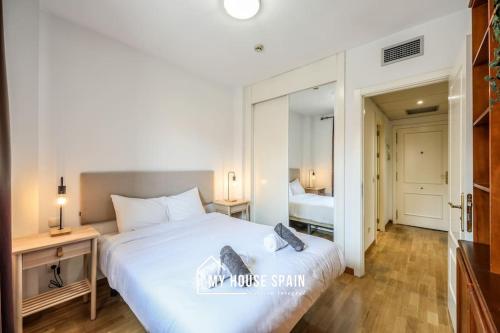 Postel nebo postele na pokoji v ubytování MyHouseSpain - Con parking junto a IFEMA y Barajas