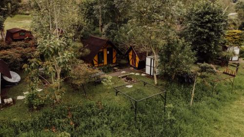 Un jardín fuera de Redwood Salento
