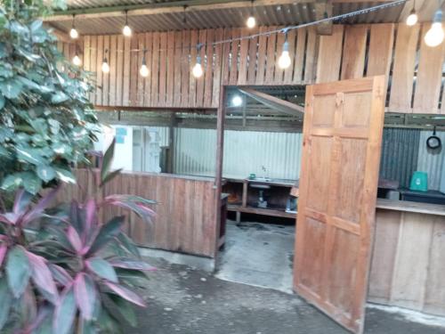 a room with an open door in a building at KintsugiKanjiatCocles in Cocles