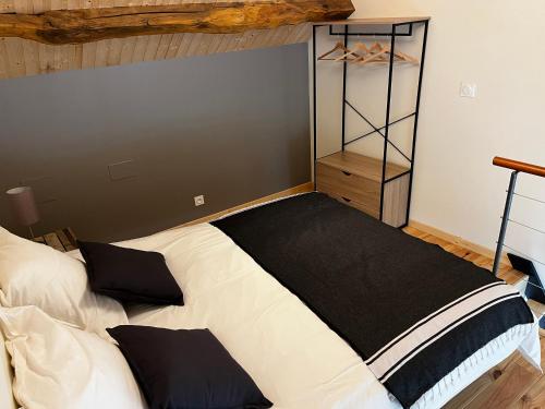 Una cama o camas en una habitación de Escale 1695