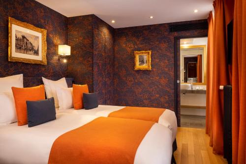 Ένα ή περισσότερα κρεβάτια σε δωμάτιο στο Hotel Pas De Calais