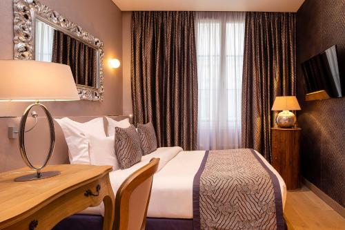 Μια τηλεόραση ή/και κέντρο ψυχαγωγίας στο Hotel Pas De Calais