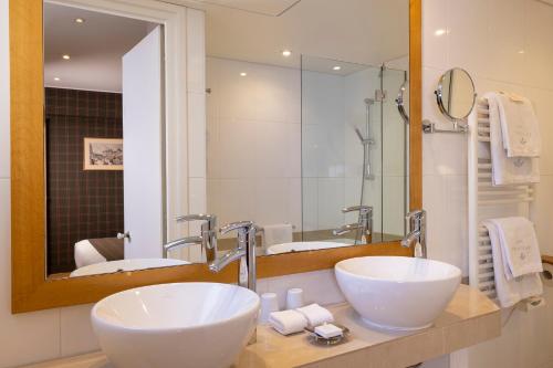 Ένα μπάνιο στο Hotel Pas De Calais
