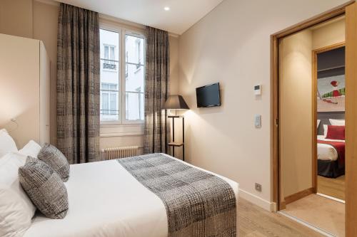 Ένα ή περισσότερα κρεβάτια σε δωμάτιο στο Hotel Pas De Calais