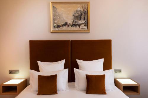 Ένα ή περισσότερα κρεβάτια σε δωμάτιο στο Hotel Pas De Calais