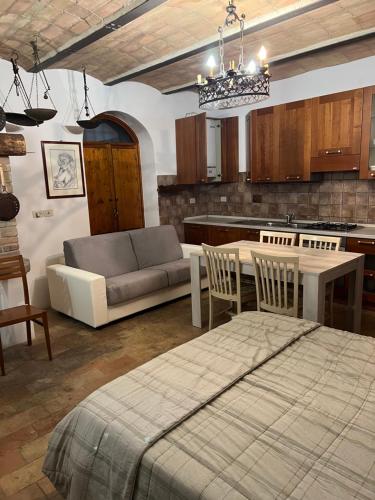 a kitchen and living room with a couch and a table at Assisi, da Lisetta in Petrignano