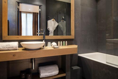 Ένα μπάνιο στο Hotel Pas De Calais