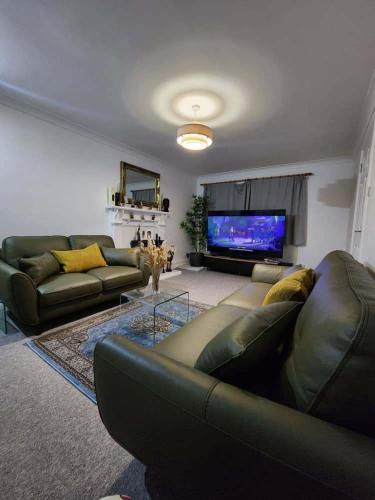 Fotografie z fotogalerie ubytování 4 Bed House - Sleeps 8 - Parking - Garden - Wifi v destinaci Buckingham