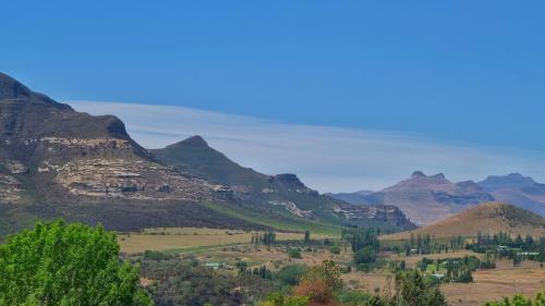 a view of a valley in the mountains at Knock Out View Clarens in Clarens