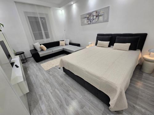 En eller flere senge i et værelse på Martina apartman Békéscsaba