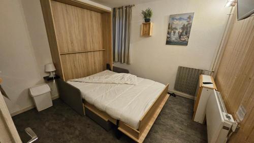 a small bedroom with a bed in a room at Studio Le Cérétou - La Mongie Tourmalet in Bagnères-de-Bigorre
