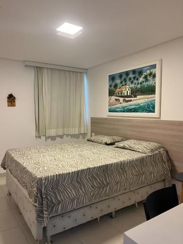 a bedroom with a bed and a painting on the wall at Apto 304-D, 1 quarto completo! in Tamandaré